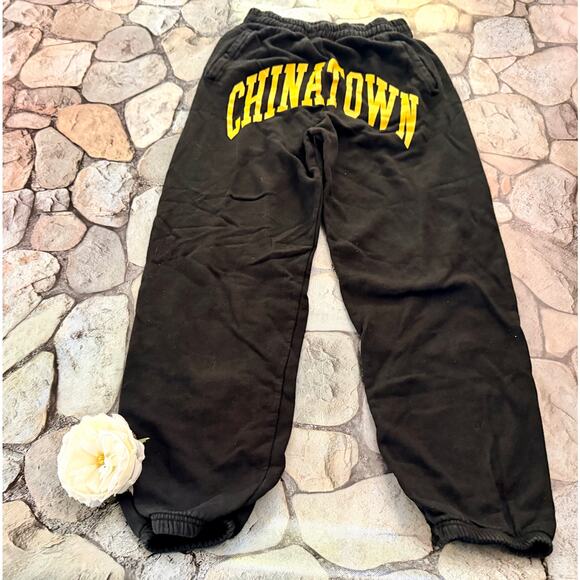 CHINATOWN MARKET BAGGY JOGGERS - Picture 2 of 8
